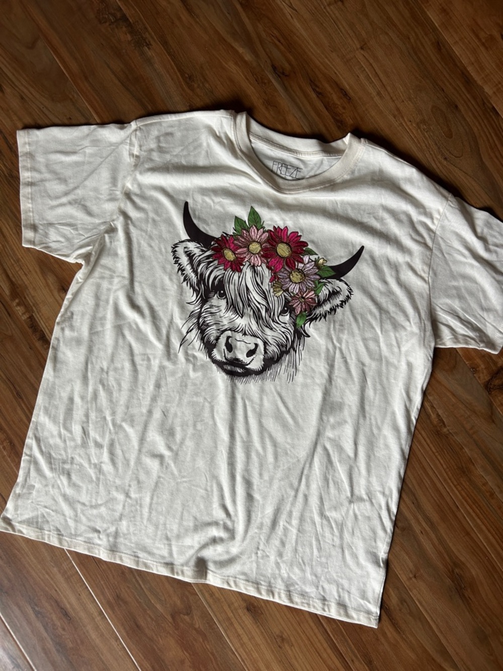 Boho Western Highland Cow Graphic Tee Floral Crown Cottagecore Farmcore T-Shirt